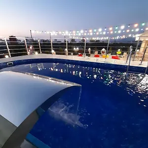 Wave فندق